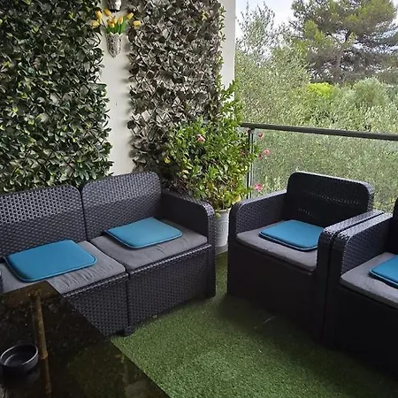 T2 42 M2 Private Parking *